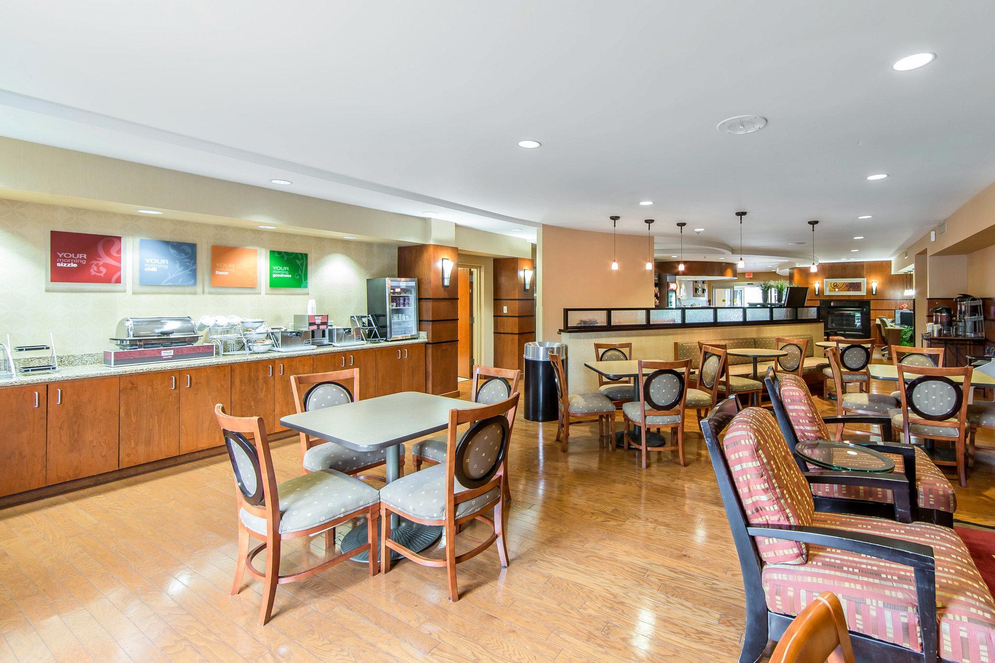 คอมฟอร์ต สวีท นอ์ท น็อกซ์วิลล์ Hotel ภายนอก รูปภาพ