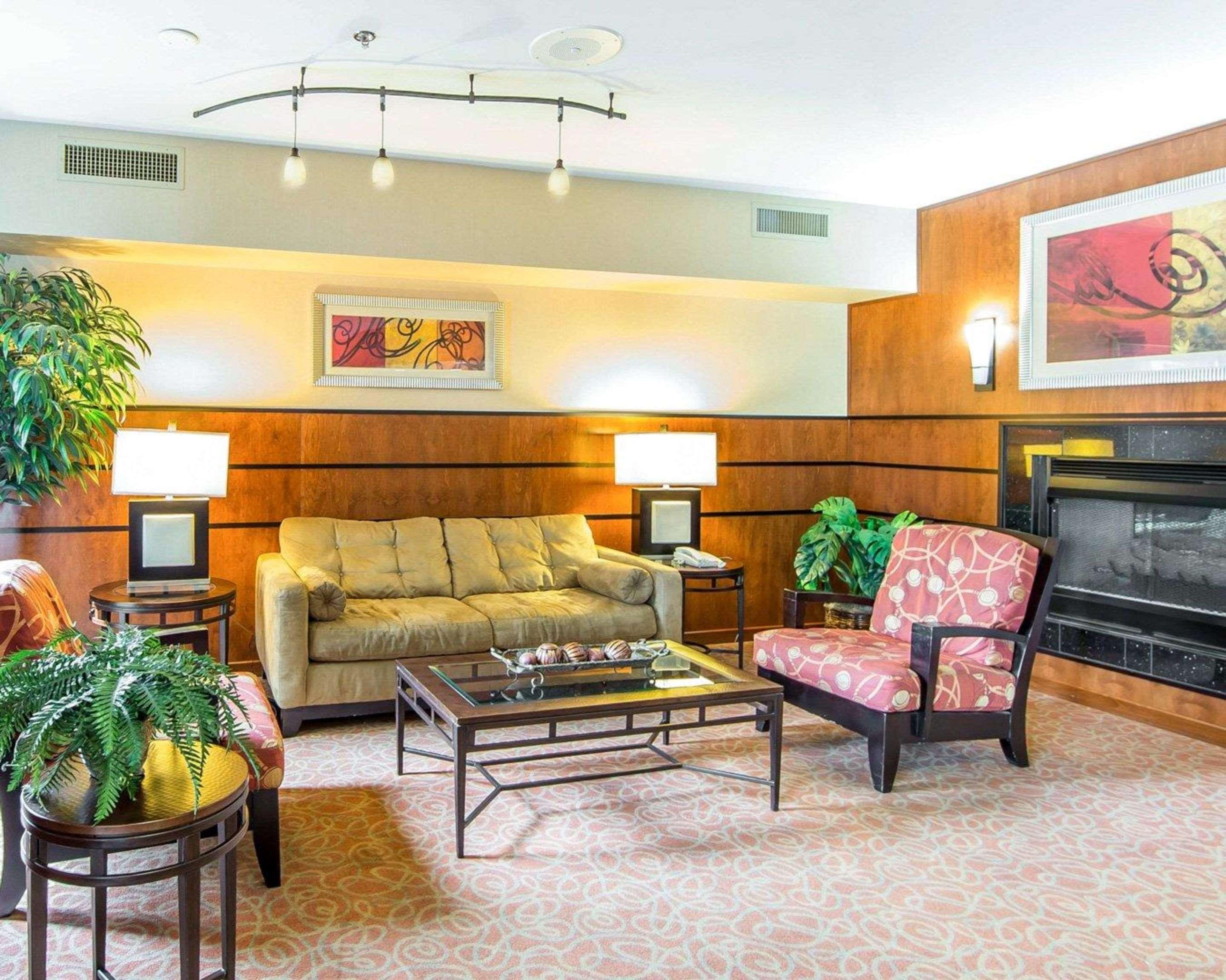 คอมฟอร์ต สวีท นอ์ท น็อกซ์วิลล์ Hotel ภายนอก รูปภาพ
