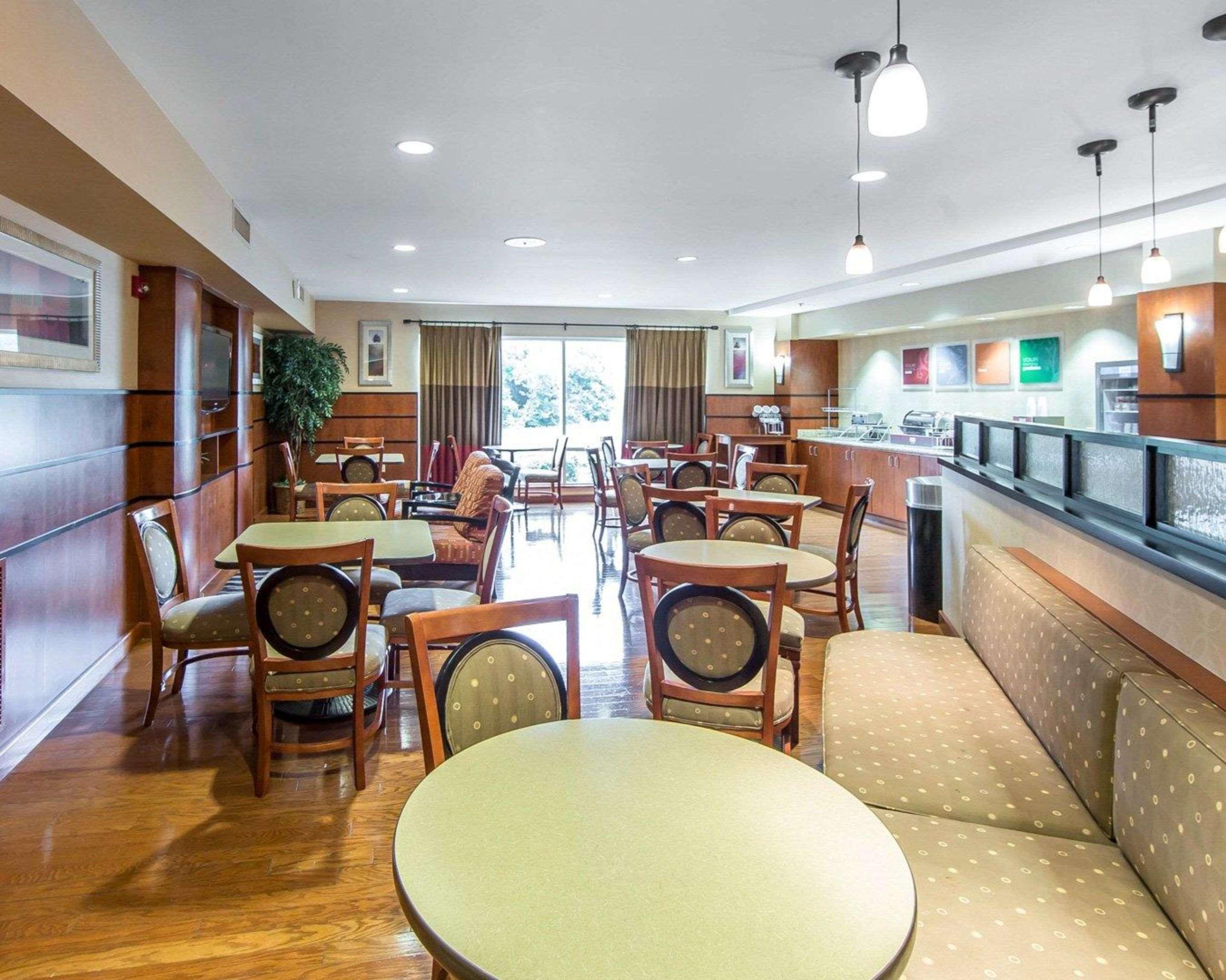 คอมฟอร์ต สวีท นอ์ท น็อกซ์วิลล์ Hotel ภายนอก รูปภาพ
